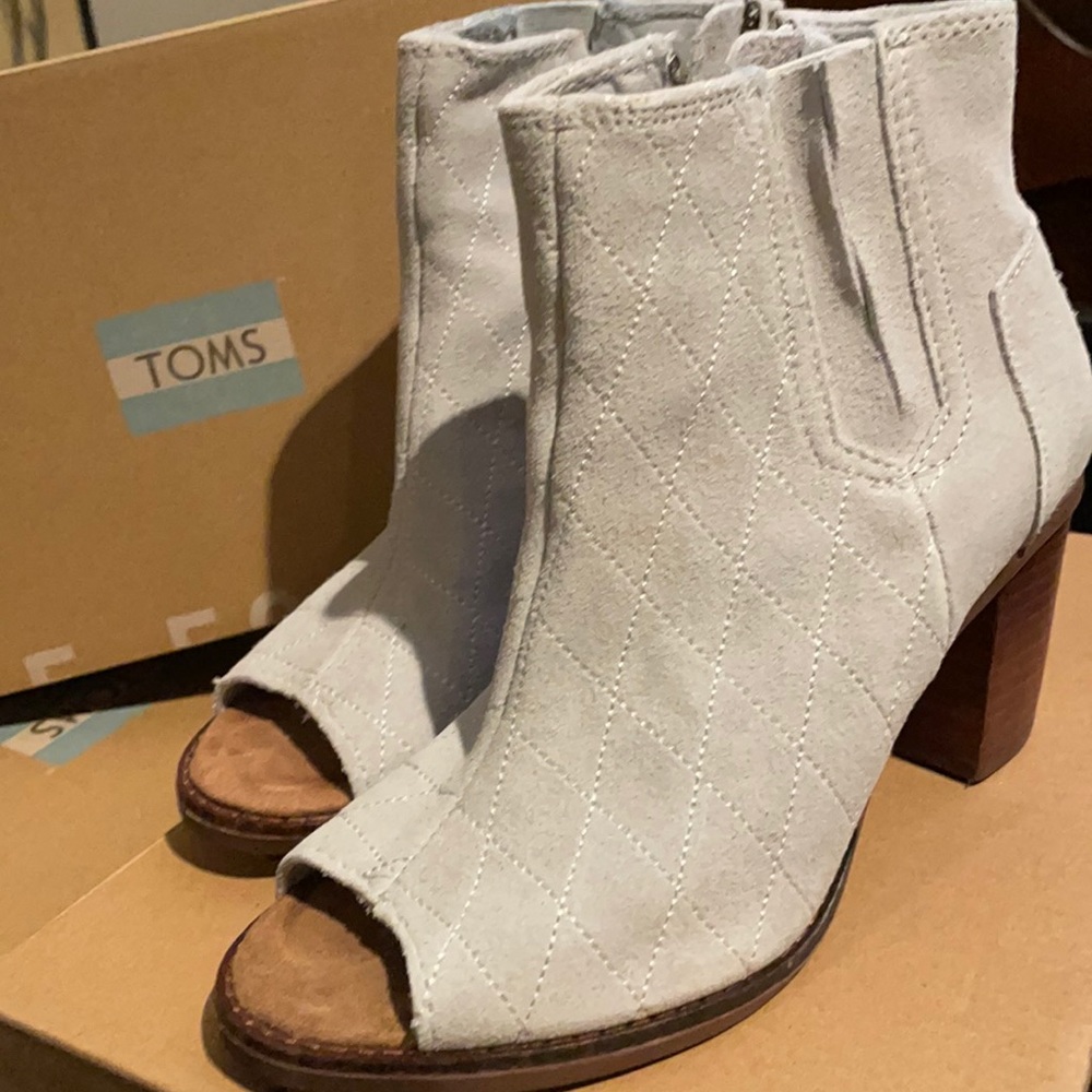 Toms gray suede peeptoe booties size 6